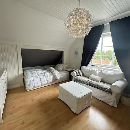 Koselig Hus Med Stor Og Solrik Hage Lillehammer