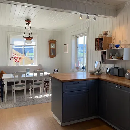 Koselig Hus Med Stor Og Solrik Hage Villa *