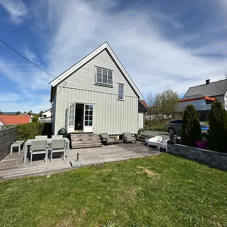 Koselig Hus Med Stor Og Solrik Hage Villa *