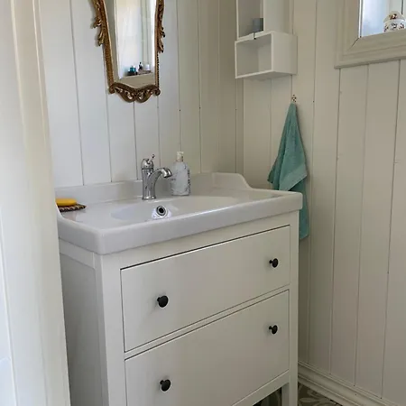 Villa Koselig Hus Med Stor Og Solrik Hage