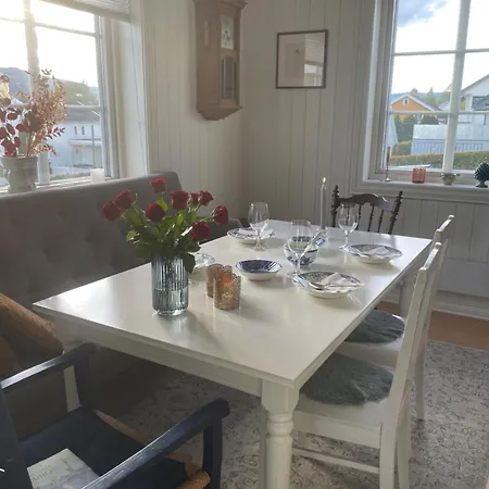 Koselig Hus Med Stor Og Solrik Hage Villa *