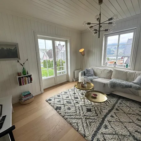 Koselig Hus Med Stor Og Solrik Hage Villa Lillehammer