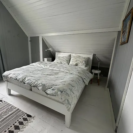 Villa Koselig Hus Med Stor Og Solrik Hage *