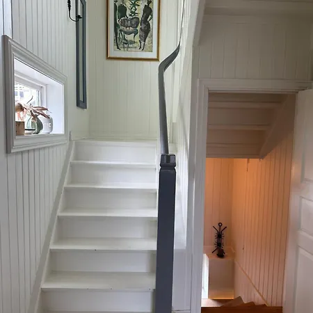 Villa Koselig Hus Med Stor Og Solrik Hage