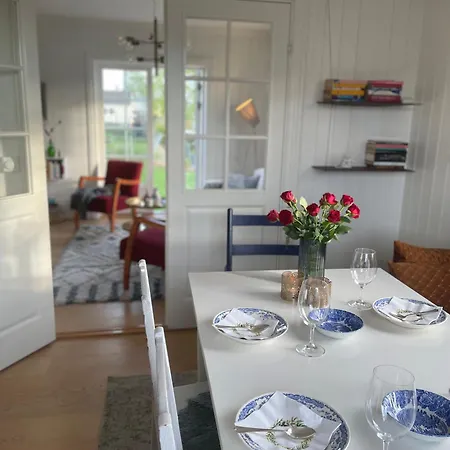 Koselig Hus Med Stor Og Solrik Hage Villa *