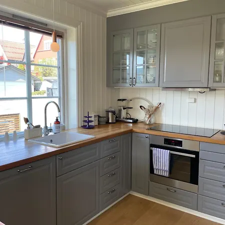 Villa Koselig Hus Med Stor Og Solrik Hage *