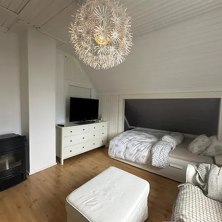 Koselig Hus Med Stor Og Solrik Hage Lillehammer
